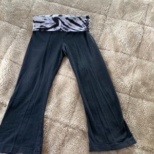 Hard tail cropped yoga pants! Sz small tie dye, fold over waist. Split calf